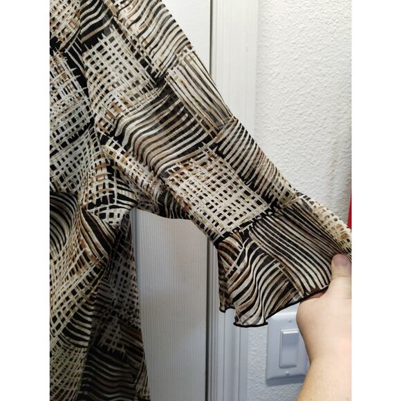 Maggie Barnes Womens Plus Size 4X (30/32) Brown Geo Abstract Lined V-Neck Blouse - Picture 4 of 6